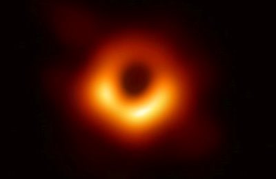 Чорна діра в центрі галактики